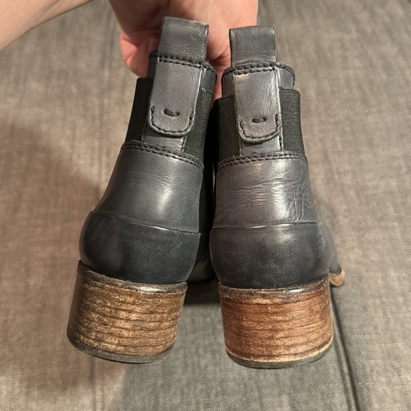 CLARKS Women’s Monica Blue Gray Leather Ankle Booties size 8 - Picture 7 of 10